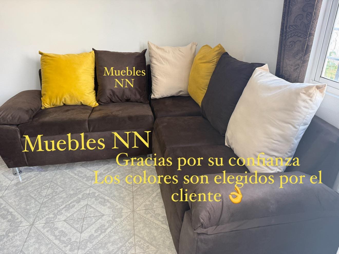 Sala esquinera café de Muebles NN